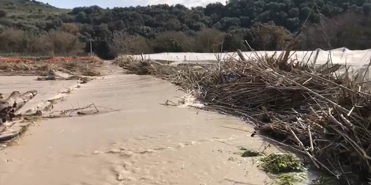 Tracima la diga Ragoleto, distrutti i tendoni a Mazzarrone